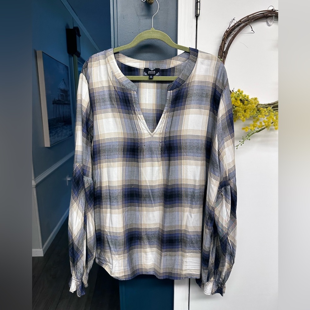 Perch by Blu Pepper Navy, Cream & Tan Plaid Long-Sleeve V-Neck Tunic